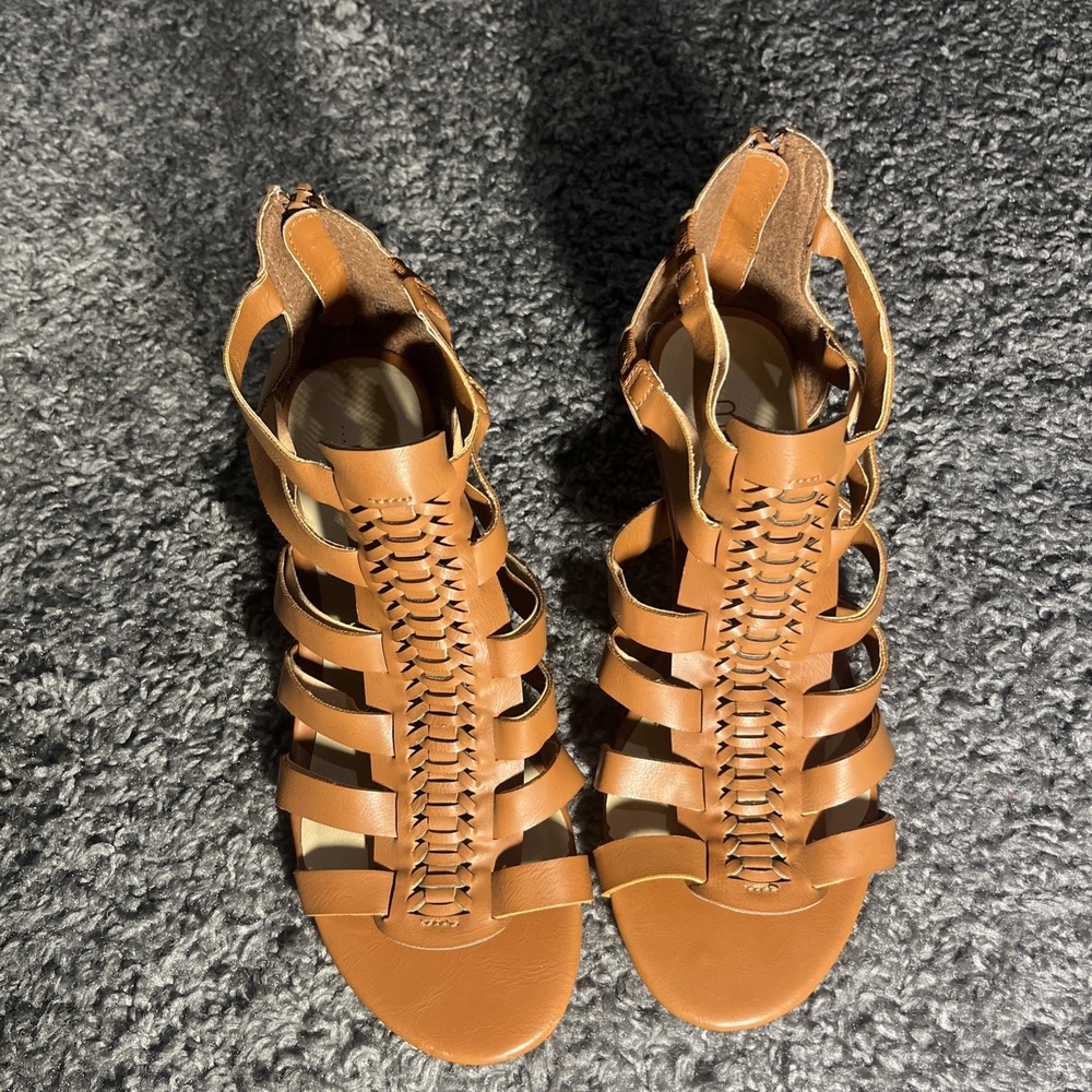Me Too Gladiator‎ Style Short Wedge Zip Back Sandals Size 7